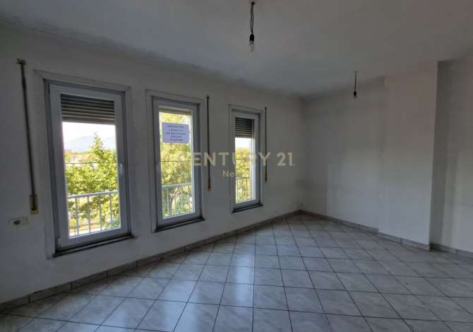 Ambient biznesi me qera 3+1 ne Tirane - 800 Euro