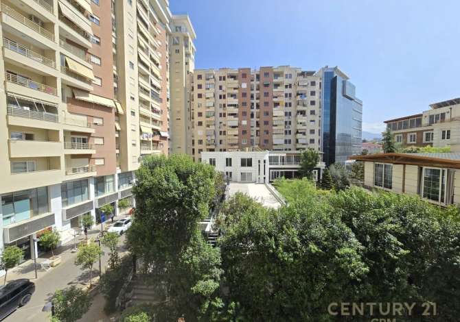 Prane Qendres se Tiranes Kompleksi Panorama jepet me qera zyre 