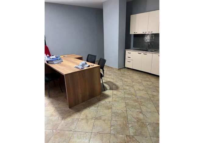 Ambient biznesi me qera 3+1 ne Tirane - 500 Euro