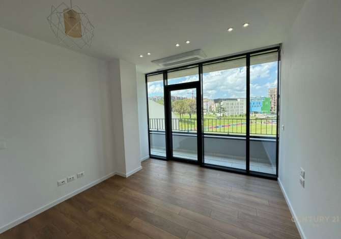 ZYRE + POST PARKIMI TEK RRUGA E KOSOVAREVE !