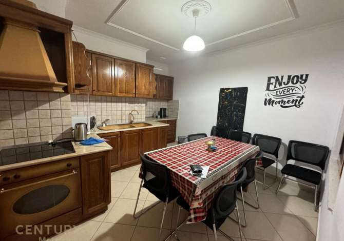 ZYRA ME QIRA, RRUGA E BARRIKADAVE!