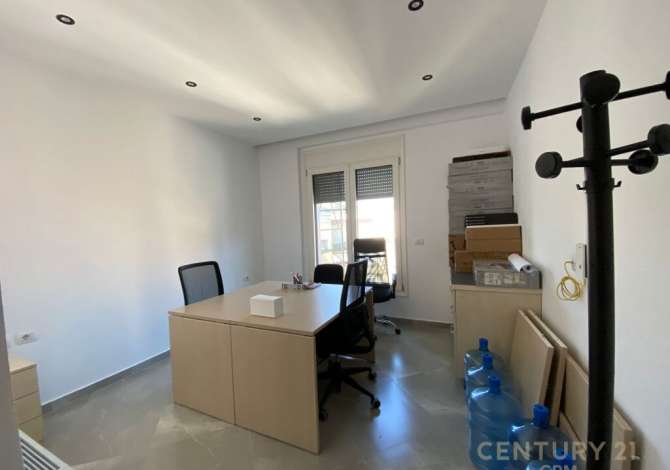 Ambient biznesi me qera 3+1 ne Tirane - 1,500 Euro