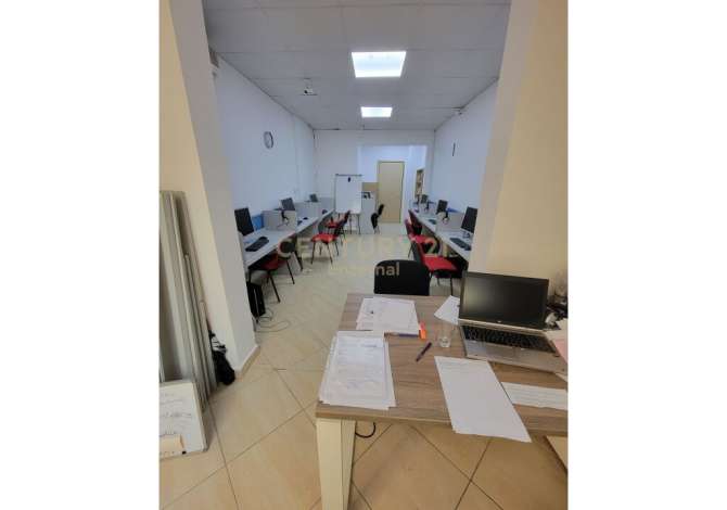 Ambient biznesi me qera 3+1 ne Tirane - 1,200 Euro