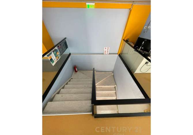 Rruga e Barrikadave jepet me qera ambient zyre