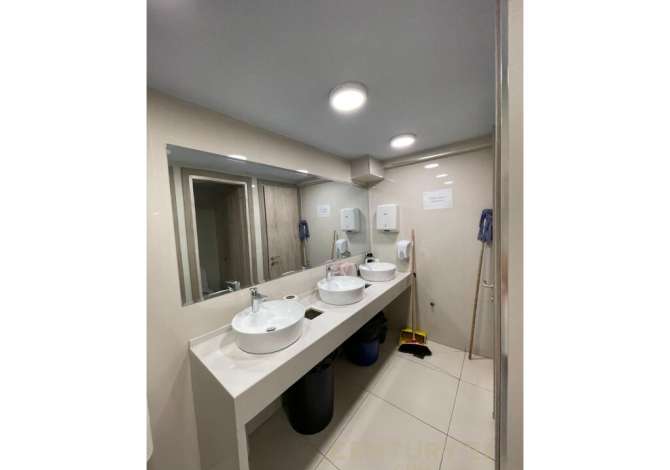 Rruga e Barrikadave jepet me qera ambient zyre