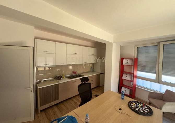 Ambient biznesi me qera 3+1 ne Tirane - 720 Euro