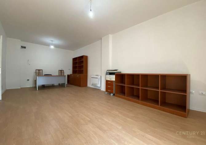 APARTAMENT 2+1 ME POST PARKIMI PER ZYRA PRANE RRUGES SE KAVAJES