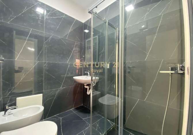 JAPIM ME QIRA PER ZYRE APARTAMENT 2+1+2 TEK TIRANA GARDEN BUILDING