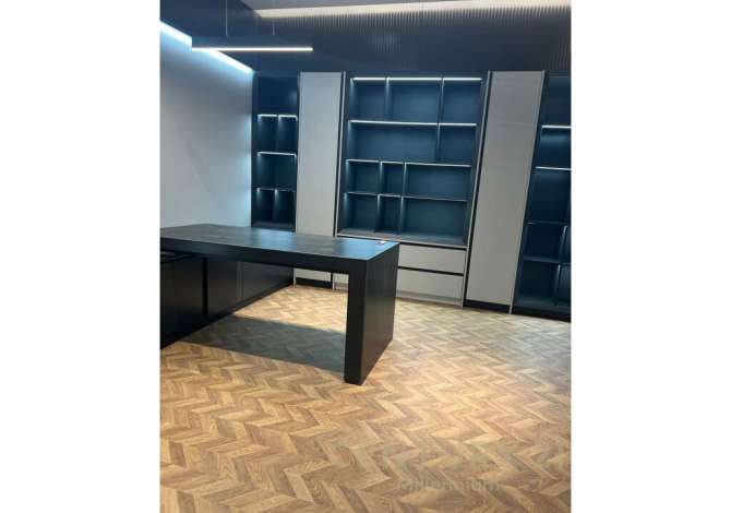 Zyra per Qira ne Garden Building