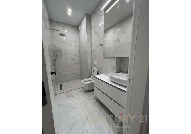 Zyra per Qira ne Garden Building