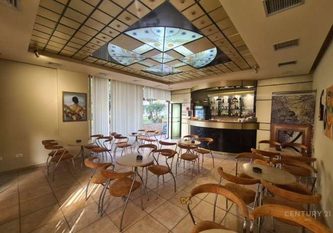 BAR-KAFE ME QIRA TEK KOMUNEN E PARISIT!