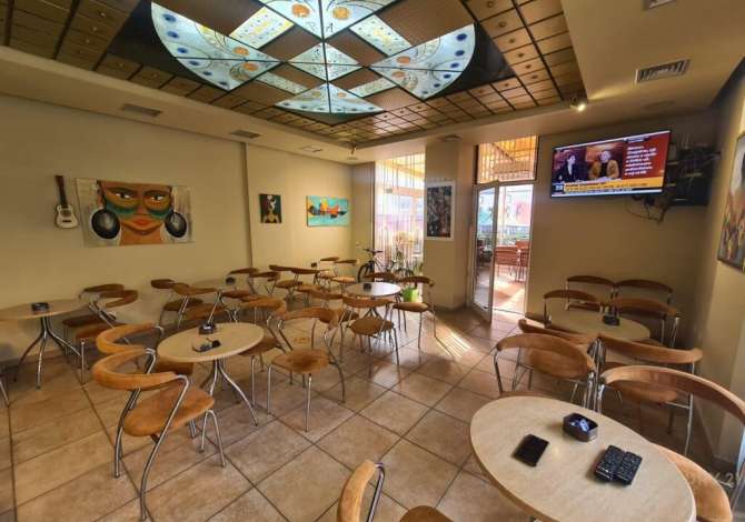 Ambient biznesi me qera 2+1 ne Tirane - 1,000 Euro