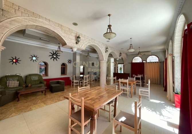 Ambient biznesi me qera 2+1 ne Tirane - 2,200 Euro