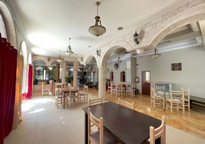 JAPIM ME QIRA BAR-RESTORANT NE DON BOSKO BUZE RRUGE KRYESORE