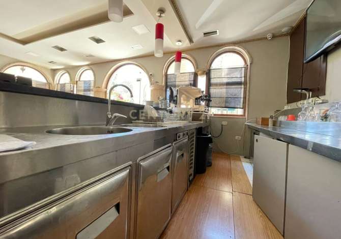 JAPIM ME QIRA BAR-RESTORANT NE DON BOSKO BUZE RRUGE KRYESORE