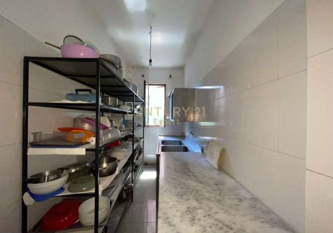 JAPIM ME QIRA BAR-RESTORANT NE DON BOSKO BUZE RRUGE KRYESORE