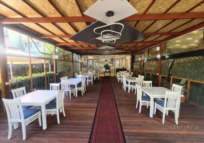 Ambient biznesi me qera 2+1 ne Tirane - 1,800 Euro