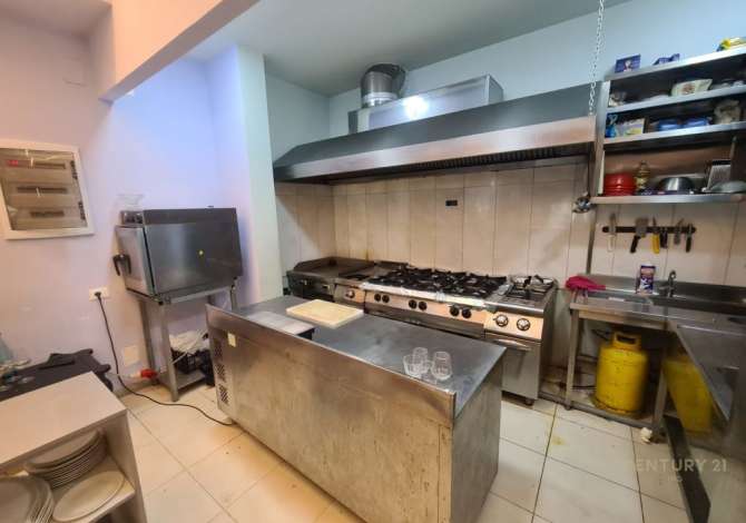 Ambient biznesi me qera 2+1 ne Tirane - 1,800 Euro