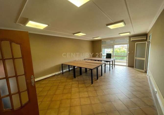 Ambient biznesi me qera 3+1 ne Tirane - 1,000 Euro