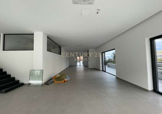 JAPIM ME QIRA AMBJENT KOMERCIAL NE ZONEN E XIBRAKUT