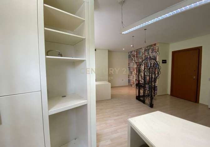 Ambient biznesi me qera 3+1 ne Tirane - 900 Euro