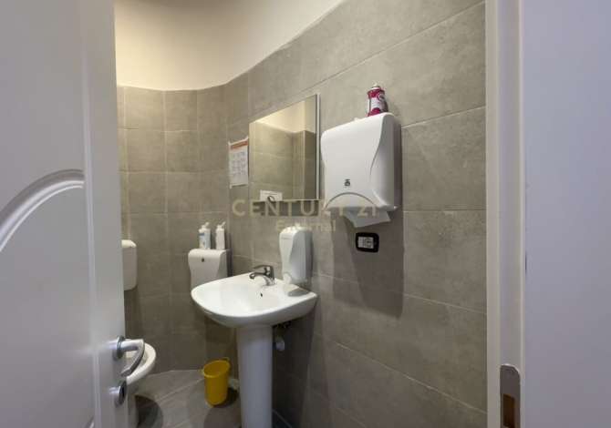 Ambjent biznesi per qira ne Bllok