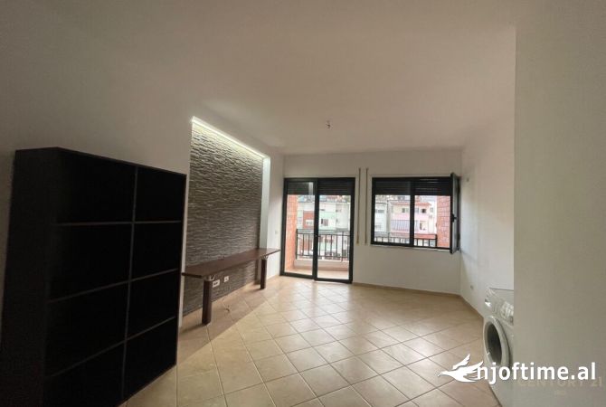 Ambient biznesi me qera 3+1 ne Tirane - 600 Euro
