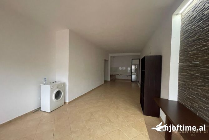 Ambient biznesi me qera 3+1 ne Tirane - 600 Euro