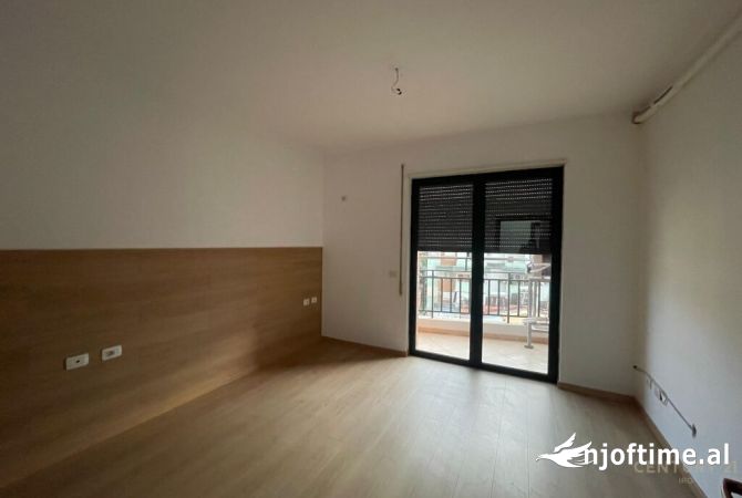 Ambient biznesi me qera 3+1 ne Tirane - 600 Euro