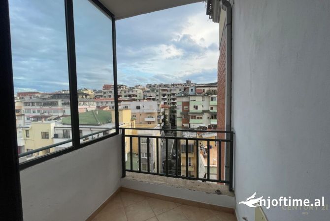 Zyre nenkalimi i Komuna e Parisit 2+1