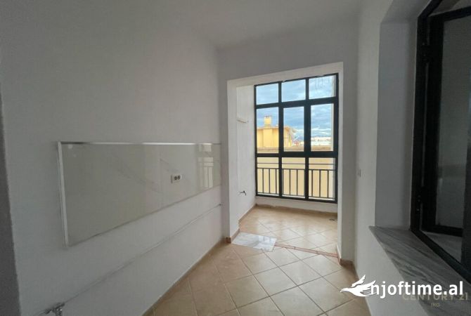 Zyre nenkalimi i Komuna e Parisit 2+1