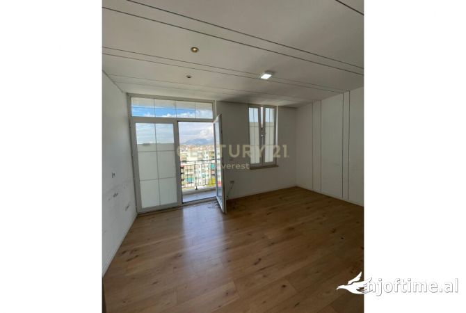 Ambient biznesi me qera 3+1 ne Tirane - 1,600 Euro