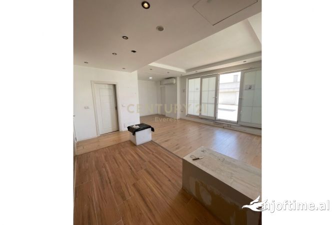 Ambient biznesi me qera 3+1 ne Tirane - 1,600 Euro