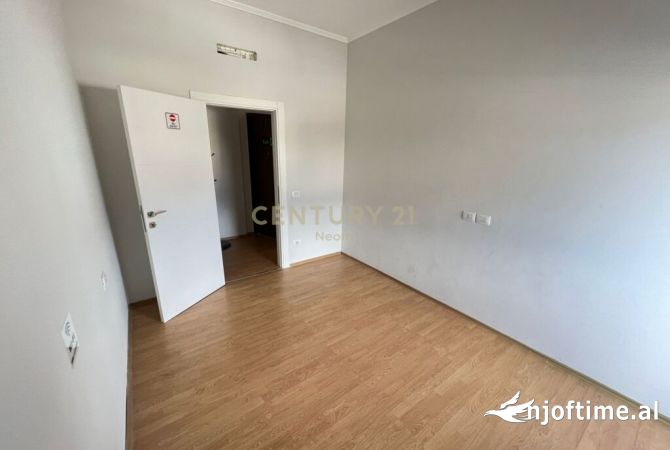 Ambient biznesi me qera 3+1 ne Tirane - 500 Euro