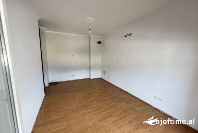 Ambient biznesi me qera 3+1 ne Tirane - 500 Euro