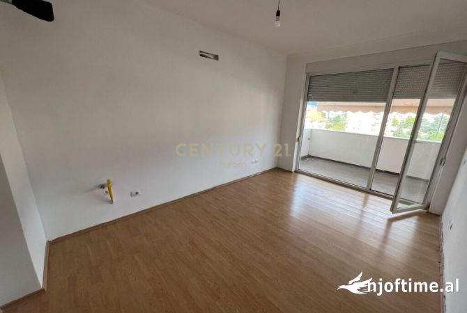 Ambient biznesi me qera 3+1 ne Tirane - 500 Euro