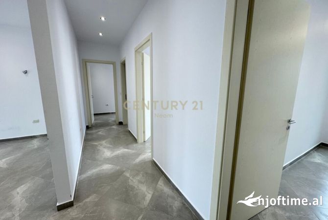 JAPIM ME QIRA ZYRE TEK RRUGA E KOSOVARVE!