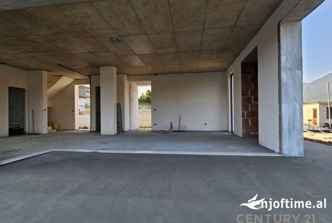 Casa in vendita 5+1 a Tirana - 385,000 Euro