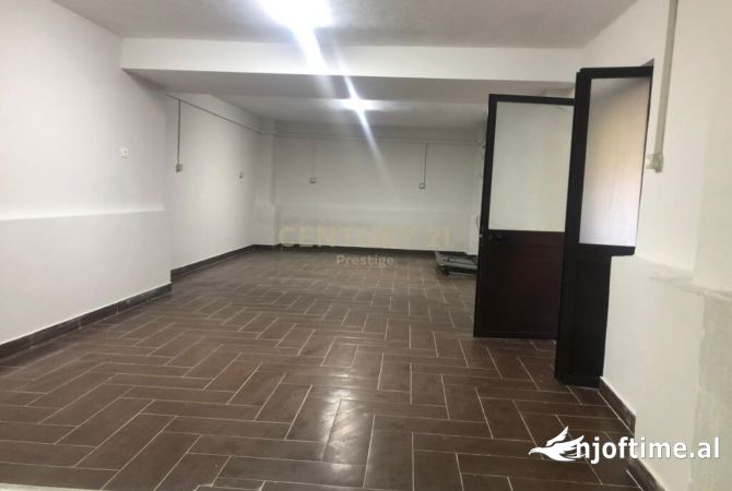 Ambient biznesi me qera 3+1 ne Tirane - 500 Euro