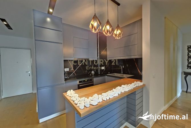 Ambient biznesi me qera 3+1 ne Tirane - 2,000 Euro