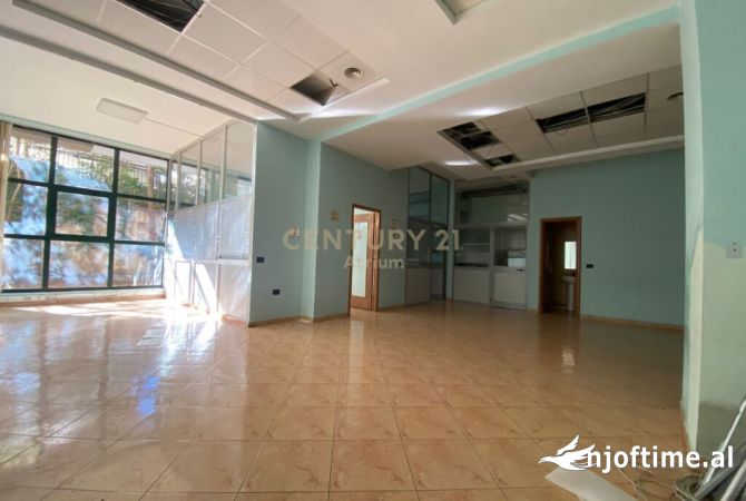 Ambient biznesi me qera 3+1 ne Tirane - 5,500 Euro