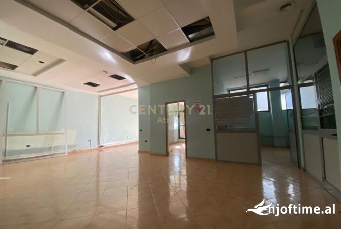 Ambient biznesi me qera 3+1 ne Tirane - 5,500 Euro