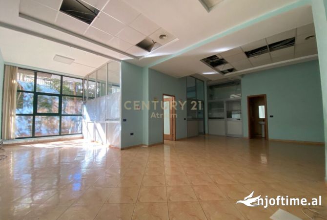Ambient biznesi me qera 3+1 ne Tirane - 5,500 Euro