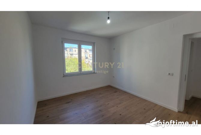 Ambient biznesi me qera 3+1 ne Tirane - 650 Euro