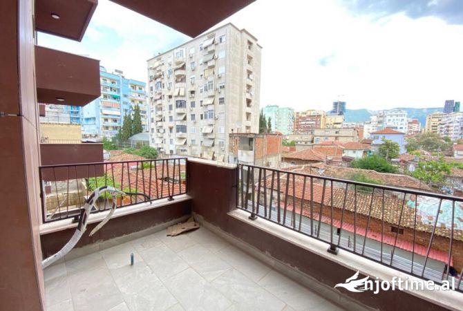 Ambient biznesi me qera 3+1 ne Tirane - 800 Euro