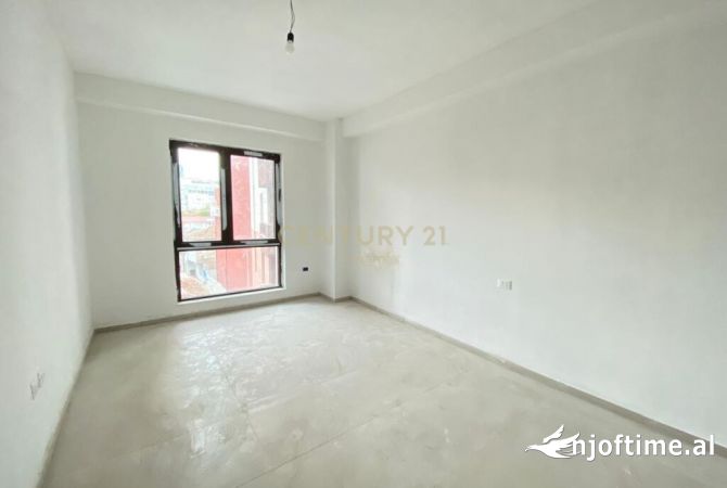 Ambient biznesi me qera 3+1 ne Tirane - 800 Euro