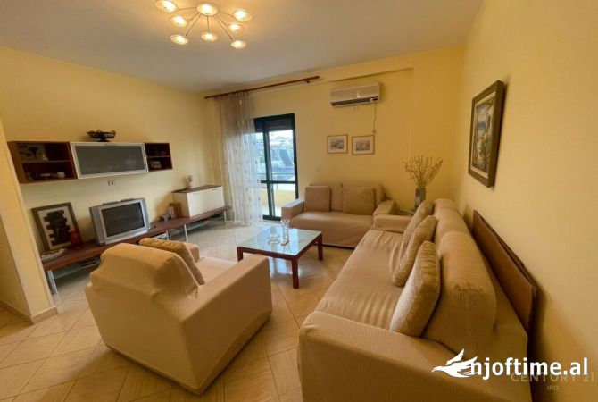 Shtepi me qera 3+1 ne Tirane - 1,000 Euro