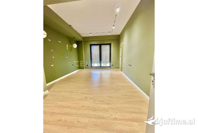 Ambient biznesi me qera 3+1 ne Tirane - 2,300 Euro