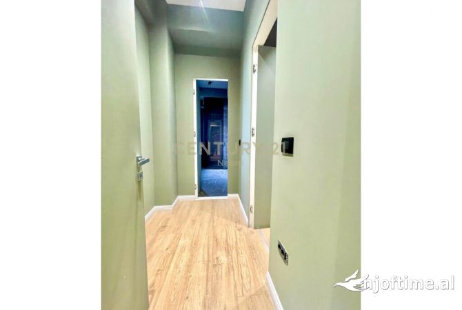 Ambient biznesi me qera 3+1 ne Tirane - 2,300 Euro