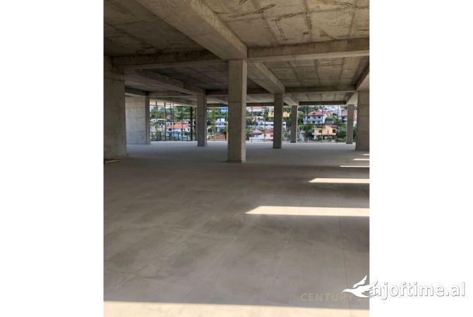 Ambient biznesi me qera 3+1 ne Tirane - 3,500 Euro